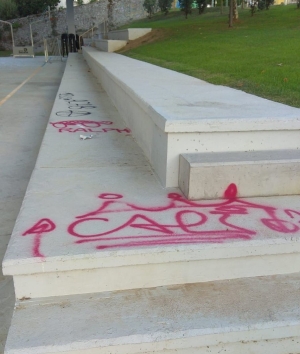 El Ayuntamiento continúa su lucha contra las pintadas vandálicas
