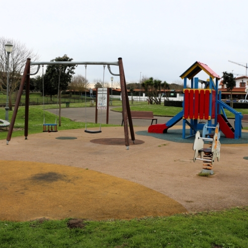 El Ayuntamiento adjudica la primera fase del contrato para la renovación y mantenimiento de nueve parques infantiles municipales